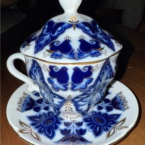 Nantucket Home Vintage Porcelain Blue/White/Gold Floral Teacup/Lid/Saucer Set.